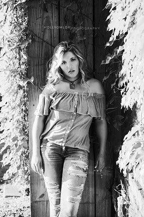 The Best High School Senior Photographers Sylvania Northview, Perrysburg, Clay High High School, Anthony Wayne High School, Ottawa Hills High