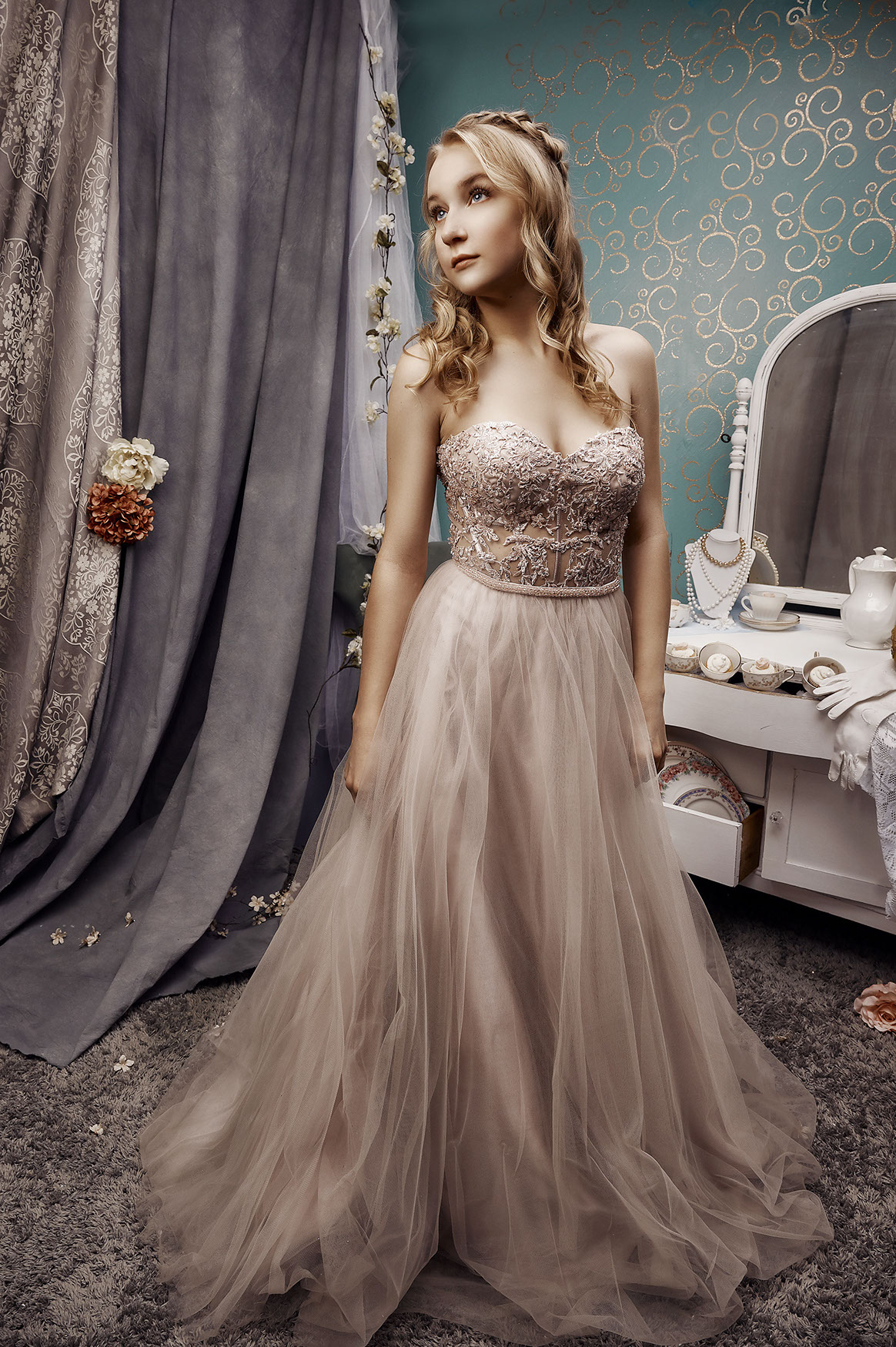 Ann Arbor Michigan and the greater Metro Detroit area, and offering unique Teen and High School Senior Portraits. Garden City High School in Gar