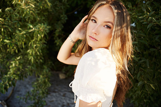 High School Senior Photographers Sylvania Northview, Perrysburg, Bedford High School, Anthony Wayne High School, Ottawa Hills High School