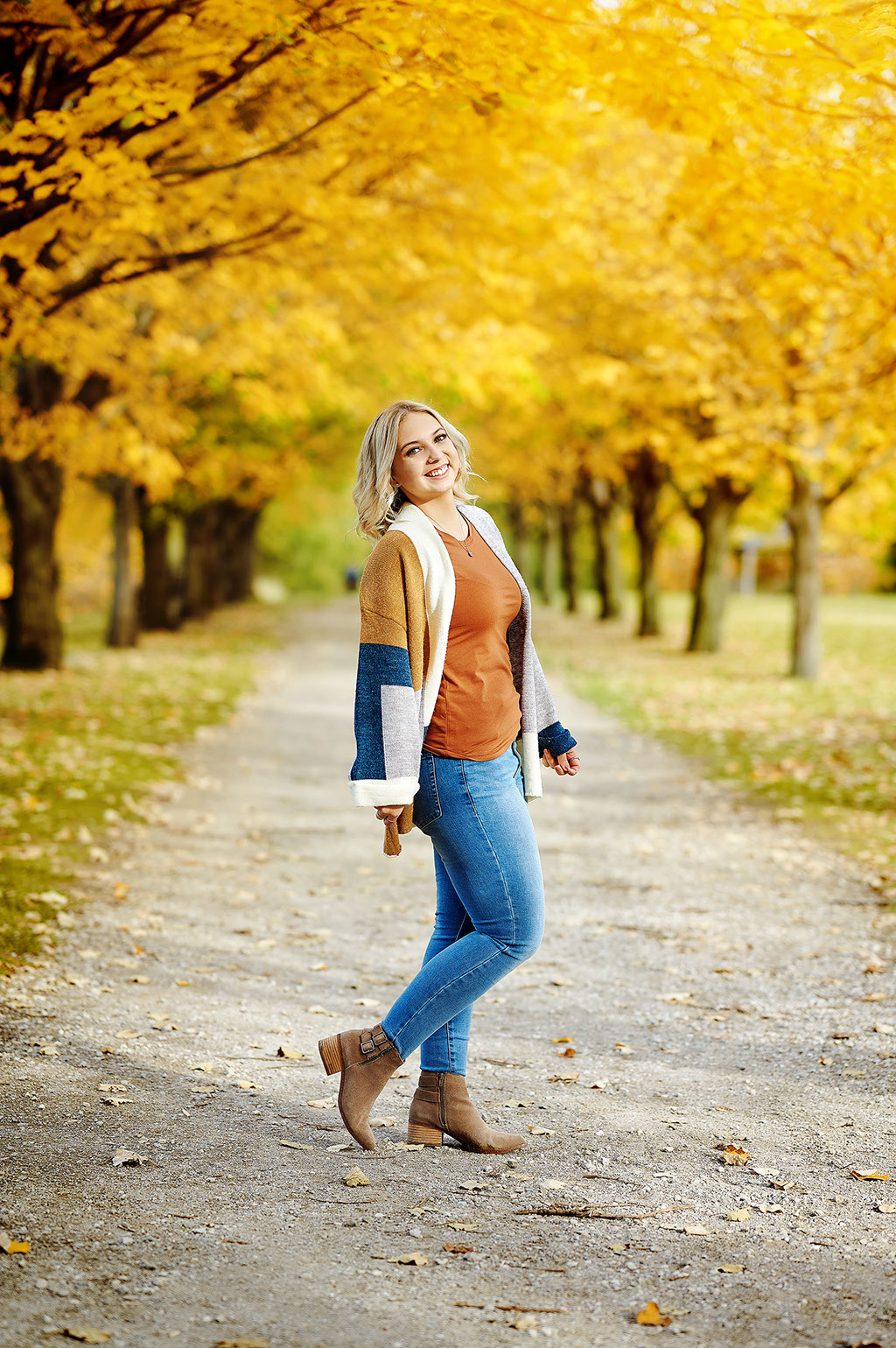 Senior Pictures Near Me Top High School Senior Photographers Toledo Sylvania Northview, Perrysburg, Clay High School, Anthony Wayne High School,