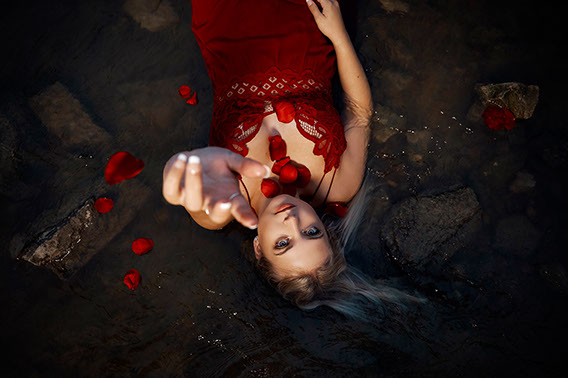 Senior Pictures Near Me Top High School Senior Photographers Toledo Sylvania Northview, Perrysburg, Clay High School, Anthony Wayne High School,