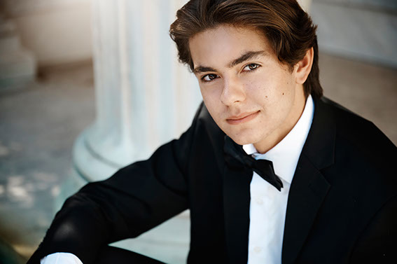 Senior Pictures Near Me Top High School Senior Photographers Toledo Sylvania Northview, Perrysburg, Clay High School, Anthony Wayne High School,